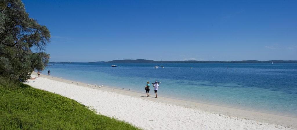 Dutchie'S Sand & Sea Beach House - Easy Walk To The Beach خليج نيلسون المظهر الخارجي الصورة
